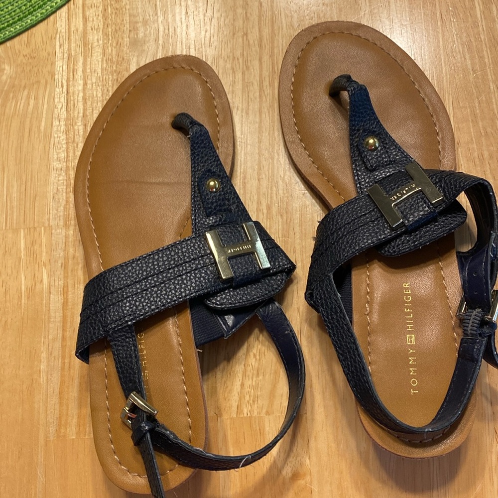 Tommy Hilfiger size 6 navy blue sandal